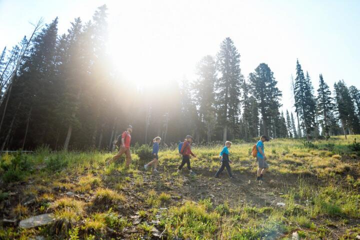 Why Early Starts Help on Outdoor Trips