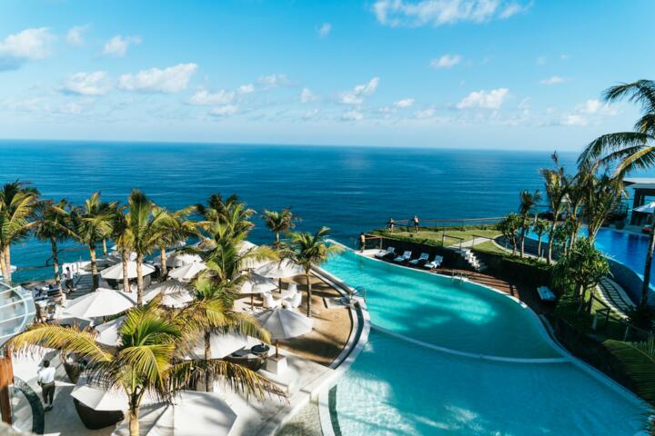 Difference Between Resorts and Rentals for Families